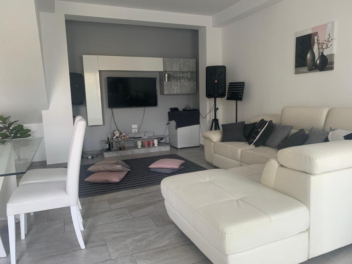 Villa In Affitto Ragalna Kültér fotó